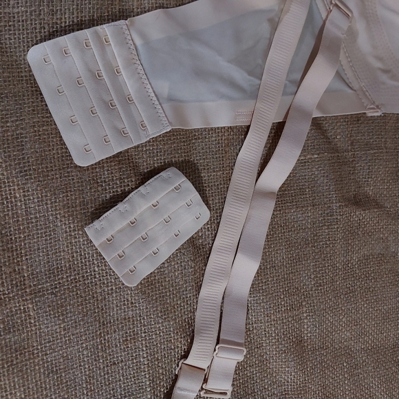 2 for 1 Womans strap or strapless push up bra NWOT - Picture 9 of 11